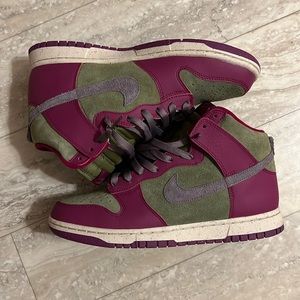 Nike Dunk High Size 11.5 Women’s (10 men) in Berry/Purple/Green